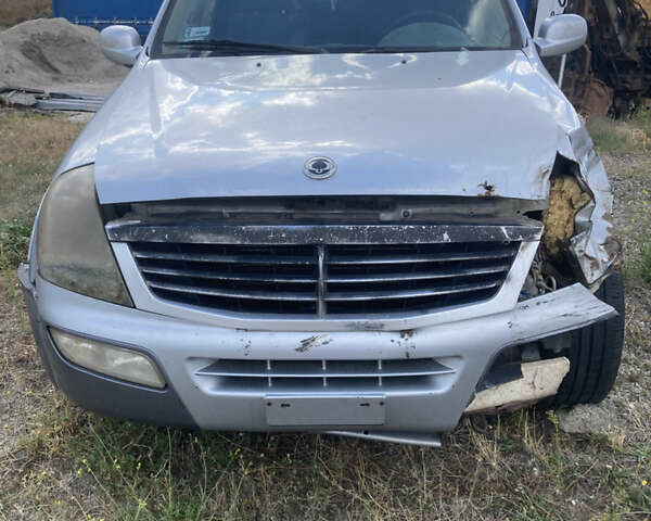 Сірий Cанг Йонг Rexton, об'ємом двигуна 2.7 л та пробігом 100 тис. км за 2500 $, фото 1 на Automoto.ua