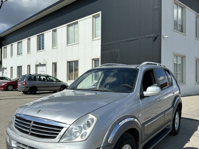 Сірий Cанг Йонг Rexton, об'ємом двигуна 2.7 л та пробігом 290 тис. км за 4600 $, фото 1 на Automoto.ua