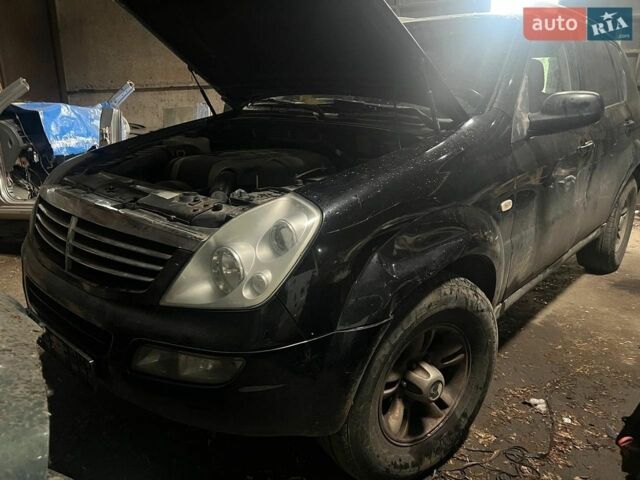 Сірий Cанг Йонг Rexton, об'ємом двигуна 2.7 л та пробігом 100 тис. км за 3600 $, фото 1 на Automoto.ua