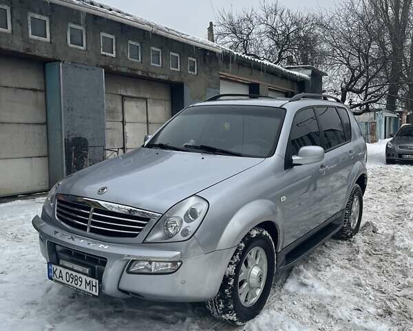 Серый Cанг Йонг Рекстон, объемом двигателя 2.7 л и пробегом 102 тыс. км за 6700 $, фото 1 на Automoto.ua