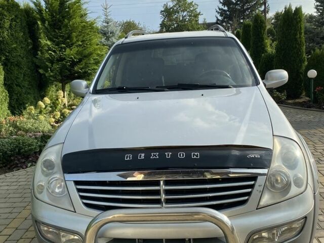 Серый Cанг Йонг Рекстон, объемом двигателя 2.7 л и пробегом 140 тыс. км за 7500 $, фото 1 на Automoto.ua