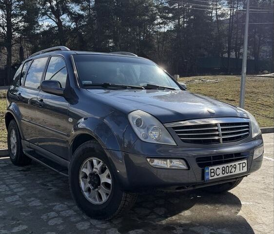 Серый Cанг Йонг Рекстон, объемом двигателя 2.7 л и пробегом 228 тыс. км за 6365 $, фото 1 на Automoto.ua