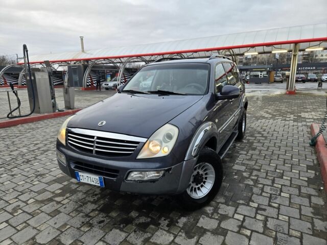 Сірий Cанг Йонг Rexton, об'ємом двигуна 2.7 л та пробігом 389 тис. км за 4500 $, фото 1 на Automoto.ua