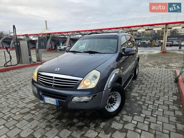 Серый Cанг Йонг Рекстон, объемом двигателя 2.7 л и пробегом 389 тыс. км за 4500 $, фото 1 на Automoto.ua