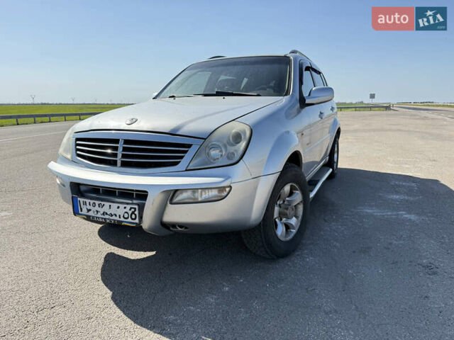 Сірий Cанг Йонг Rexton, об'ємом двигуна 2.3 л та пробігом 105 тис. км за 4300 $, фото 1 на Automoto.ua