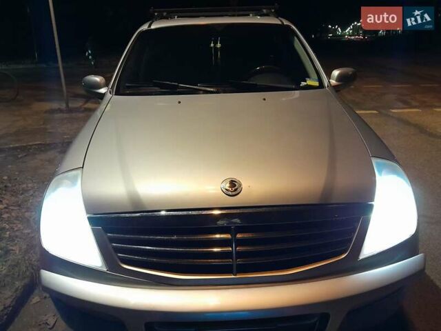 Серый Cанг Йонг Рекстон, объемом двигателя 2.8 л и пробегом 223 тыс. км за 6796 $, фото 1 на Automoto.ua