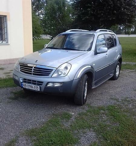 Сірий Cанг Йонг Rexton, об'ємом двигуна 2.7 л та пробігом 300 тис. км за 8888 $, фото 1 на Automoto.ua