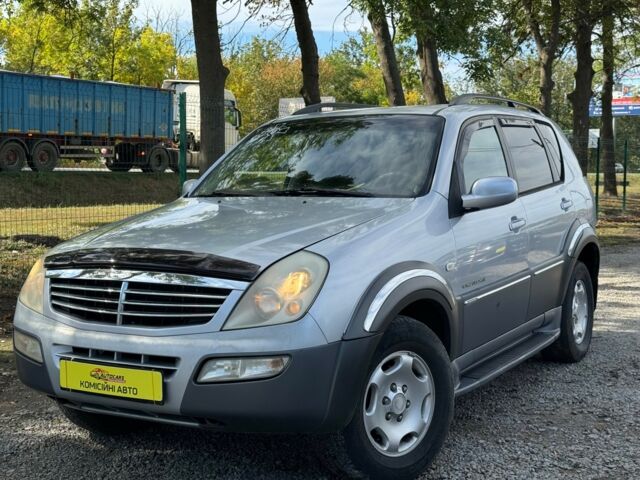 Сірий Cанг Йонг Rexton, об'ємом двигуна 2.7 л та пробігом 202 тис. км за 4200 $, фото 1 на Automoto.ua
