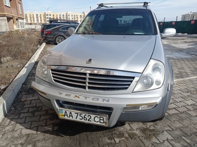 Серый Cанг Йонг Рекстон, объемом двигателя 3.2 л и пробегом 235 тыс. км за 6999 $, фото 1 на Automoto.ua