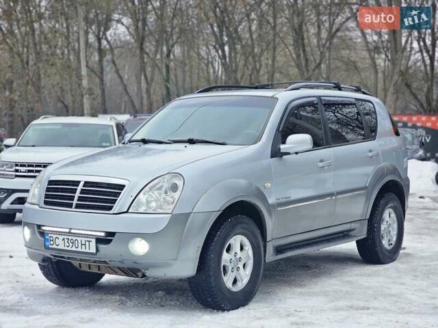 Серый Cанг Йонг Рекстон, объемом двигателя 2.7 л и пробегом 249 тыс. км за 7750 $, фото 1 на Automoto.ua