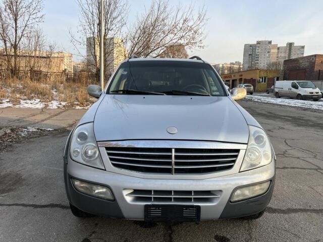 Серый Cанг Йонг Рекстон, объемом двигателя 2.7 л и пробегом 294 тыс. км за 5104 $, фото 1 на Automoto.ua