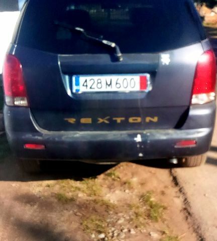 Сірий Cанг Йонг Rexton, об'ємом двигуна 2.7 л та пробігом 400 тис. км за 5800 $, фото 1 на Automoto.ua