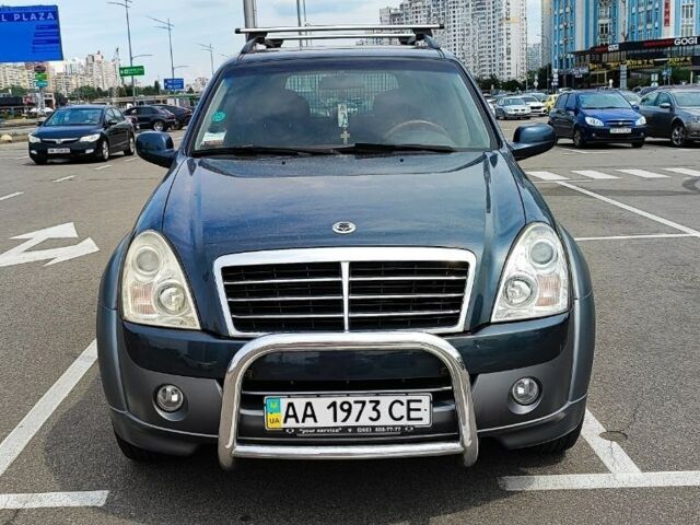Сірий Cанг Йонг Rexton, об'ємом двигуна 2.7 л та пробігом 146 тис. км за 9000 $, фото 1 на Automoto.ua