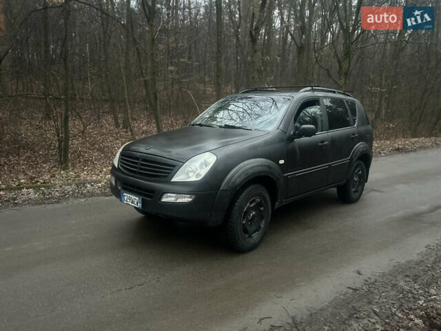 Сірий Cанг Йонг Rexton, об'ємом двигуна 2.7 л та пробігом 316 тис. км за 5800 $, фото 1 на Automoto.ua