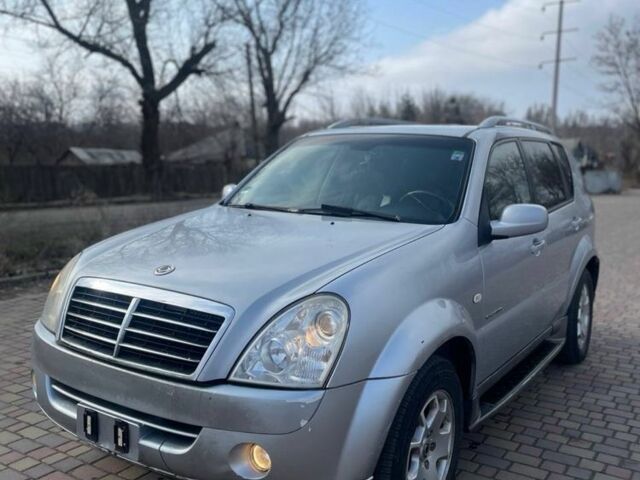 Сірий Cанг Йонг Rexton, об'ємом двигуна 2.7 л та пробігом 200 тис. км за 3300 $, фото 1 на Automoto.ua