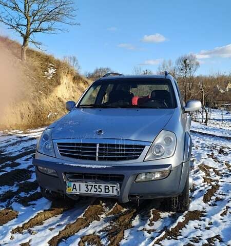 Сірий Cанг Йонг Rexton, об'ємом двигуна 2.7 л та пробігом 142 тис. км за 7300 $, фото 1 на Automoto.ua
