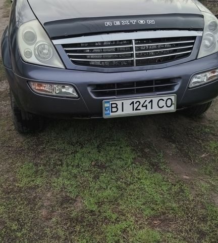 Сірий Cанг Йонг Rexton, об'ємом двигуна 2.7 л та пробігом 240 тис. км за 7800 $, фото 1 на Automoto.ua