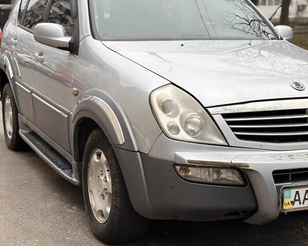 Сірий Cанг Йонг Rexton, об'ємом двигуна 3.2 л та пробігом 260 тис. км за 4000 $, фото 1 на Automoto.ua