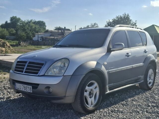 Сірий Cанг Йонг Rexton, об'ємом двигуна 2.7 л та пробігом 316 тис. км за 4000 $, фото 1 на Automoto.ua