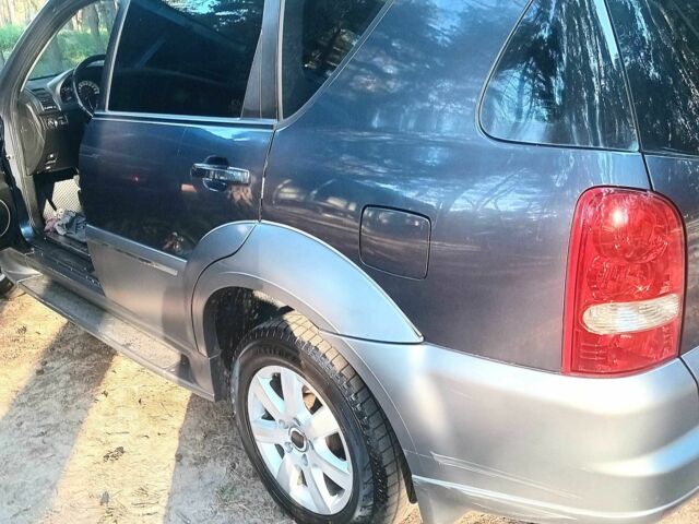 Серый Cанг Йонг Рекстон, объемом двигателя 2.7 л и пробегом 570 тыс. км за 4964 $, фото 1 на Automoto.ua