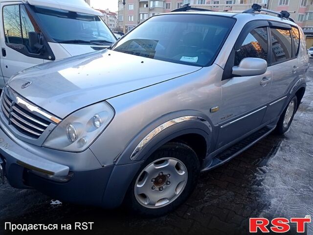 Серый Cанг Йонг Рекстон, объемом двигателя 3.2 л и пробегом 33300 тыс. км за 6950 $, фото 1 на Automoto.ua