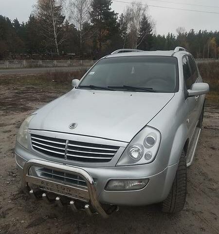 Сірий Cанг Йонг Rexton, об'ємом двигуна 2.7 л та пробігом 250 тис. км за 7500 $, фото 1 на Automoto.ua