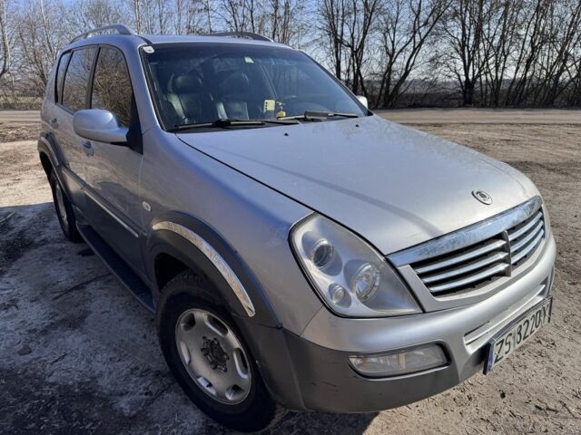 Сірий Cанг Йонг Rexton, об'ємом двигуна 2.7 л та пробігом 302 тис. км за 5300 $, фото 1 на Automoto.ua