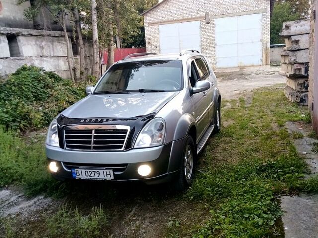 Серый Cанг Йонг Рекстон, объемом двигателя 2.7 л и пробегом 350 тыс. км за 8000 $, фото 1 на Automoto.ua