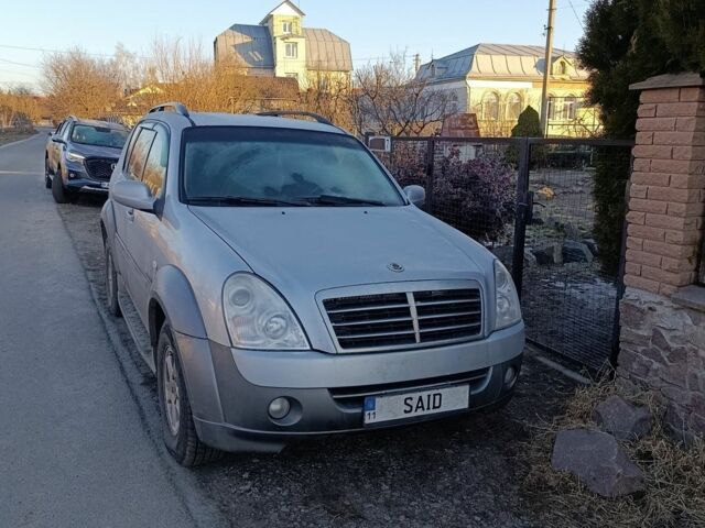 Сірий Cанг Йонг Rexton, об'ємом двигуна 2.7 л та пробігом 301 тис. км за 7000 $, фото 1 на Automoto.ua