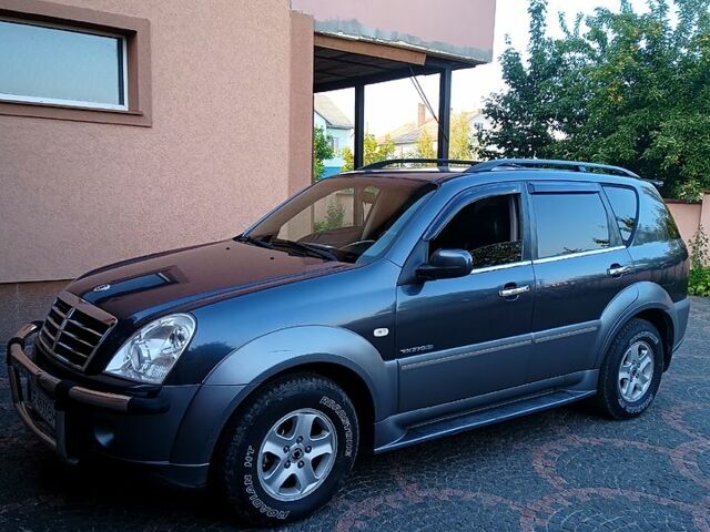 Сірий Cанг Йонг Rexton, об'ємом двигуна 2.7 л та пробігом 255 тис. км за 8500 $, фото 1 на Automoto.ua