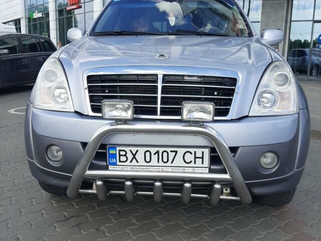 Сірий Cанг Йонг Rexton, об'ємом двигуна 2.7 л та пробігом 300 тис. км за 7999 $, фото 1 на Automoto.ua