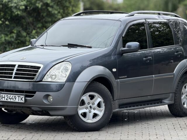 Сірий Cанг Йонг Rexton, об'ємом двигуна 2.7 л та пробігом 261 тис. км за 5500 $, фото 1 на Automoto.ua