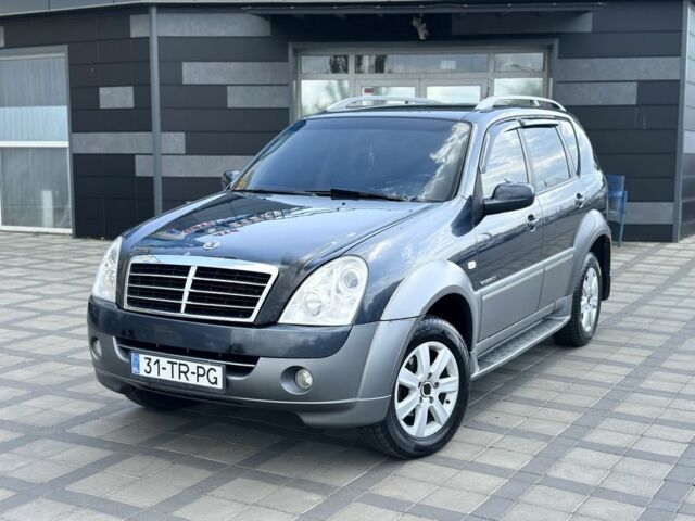 Сірий Cанг Йонг Rexton, об'ємом двигуна 2.7 л та пробігом 220 тис. км за 4990 $, фото 1 на Automoto.ua