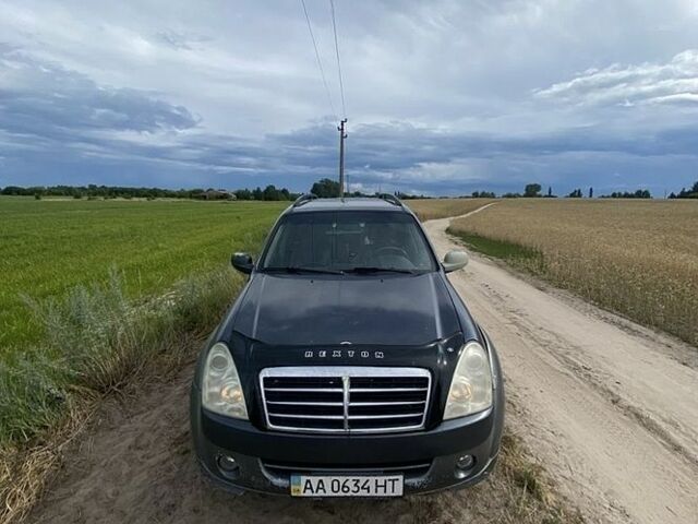 Сірий Cанг Йонг Rexton, об'ємом двигуна 2.7 л та пробігом 467 тис. км за 6000 $, фото 1 на Automoto.ua