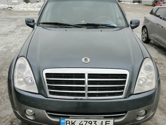 Сірий Cанг Йонг Rexton, об'ємом двигуна 2.7 л та пробігом 206 тис. км за 7100 $, фото 1 на Automoto.ua