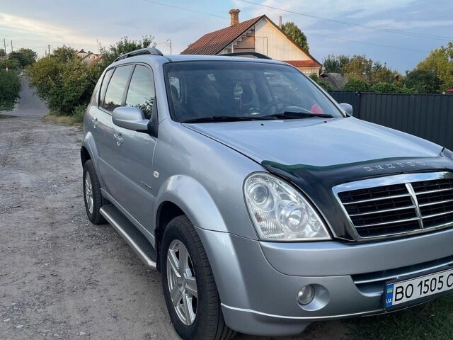 Сірий Cанг Йонг Rexton, об'ємом двигуна 2.7 л та пробігом 260 тис. км за 8200 $, фото 1 на Automoto.ua