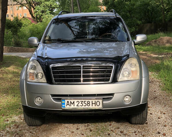 Сірий Cанг Йонг Rexton, об'ємом двигуна 0 л та пробігом 265 тис. км за 7000 $, фото 1 на Automoto.ua