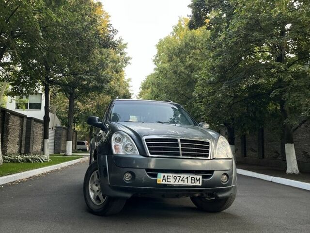 Сірий Cанг Йонг Rexton, об'ємом двигуна 2.7 л та пробігом 212 тис. км за 6200 $, фото 1 на Automoto.ua