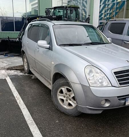 Сірий Cанг Йонг Rexton, об'ємом двигуна 2.7 л та пробігом 301 тис. км за 7500 $, фото 1 на Automoto.ua
