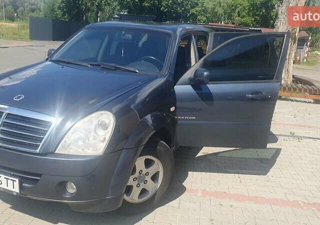 Сірий Cанг Йонг Rexton, об'ємом двигуна 2.7 л та пробігом 306 тис. км за 6300 $, фото 1 на Automoto.ua