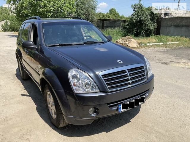 Сірий Cанг Йонг Rexton, об'ємом двигуна 2.7 л та пробігом 299 тис. км за 7300 $, фото 1 на Automoto.ua