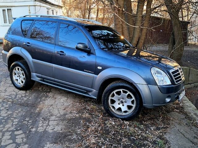 Сірий Cанг Йонг Rexton, об'ємом двигуна 2.7 л та пробігом 240 тис. км за 6500 $, фото 1 на Automoto.ua