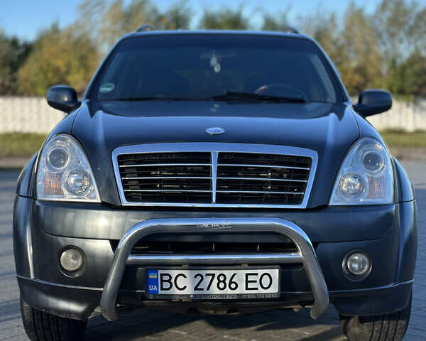Сірий Cанг Йонг Rexton, об'ємом двигуна 2.7 л та пробігом 208 тис. км за 6800 $, фото 1 на Automoto.ua