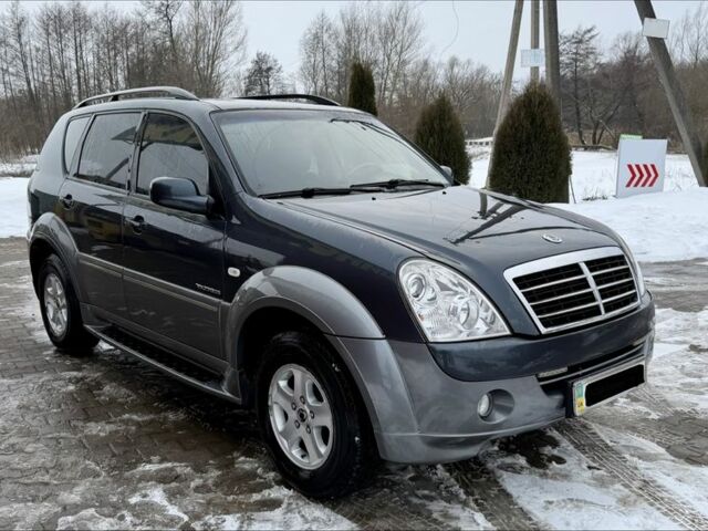 Серый Cанг Йонг Рекстон, объемом двигателя 2.7 л и пробегом 170 тыс. км за 7700 $, фото 1 на Automoto.ua