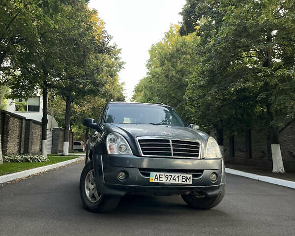 Сірий Cанг Йонг Rexton, об'ємом двигуна 2.7 л та пробігом 212 тис. км за 6200 $, фото 1 на Automoto.ua