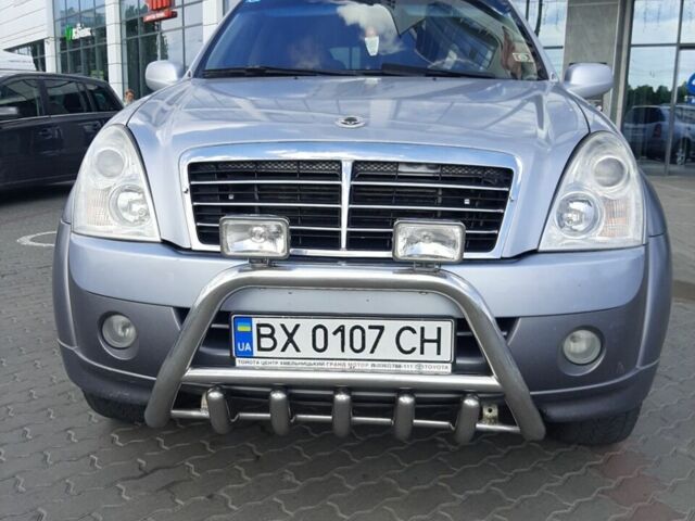Сірий Cанг Йонг Rexton, об'ємом двигуна 2.7 л та пробігом 300 тис. км за 7999 $, фото 1 на Automoto.ua