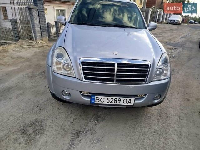 Серый Cанг Йонг Рекстон, объемом двигателя 2.7 л и пробегом 235 тыс. км за 7000 $, фото 1 на Automoto.ua