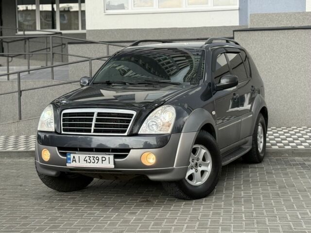 Сірий Cанг Йонг Rexton, об'ємом двигуна 2.7 л та пробігом 246 тис. км за 6999 $, фото 1 на Automoto.ua