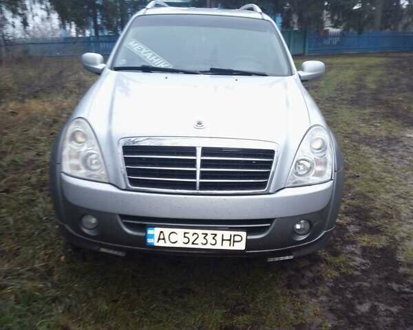 Серый Cанг Йонг Рекстон, объемом двигателя 2.7 л и пробегом 305 тыс. км за 3500 $, фото 1 на Automoto.ua