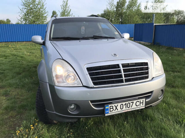 Сірий Cанг Йонг Rexton, об'ємом двигуна 2.7 л та пробігом 290 тис. км за 7500 $, фото 1 на Automoto.ua